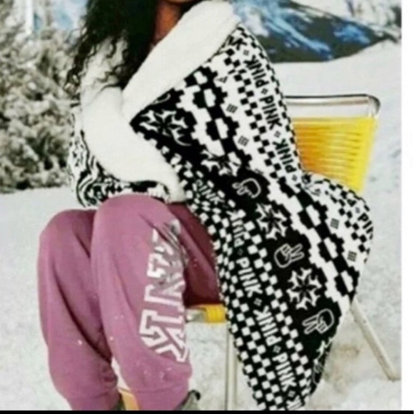 Victorias secret PINK Sherpa blanket NEW - Picture 4 of 5